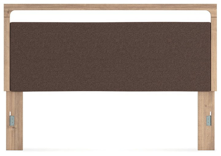 Kinlanni Upholstered Bed